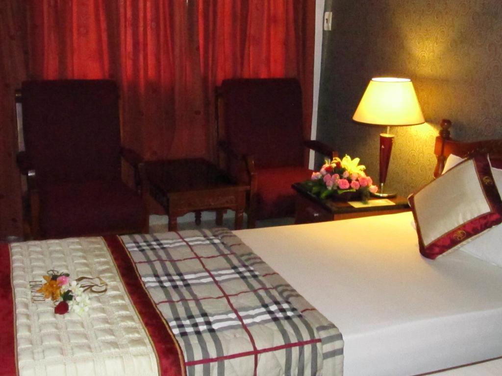 Khach San Trung Mai Hotel Ho Chi Minh City Exterior photo