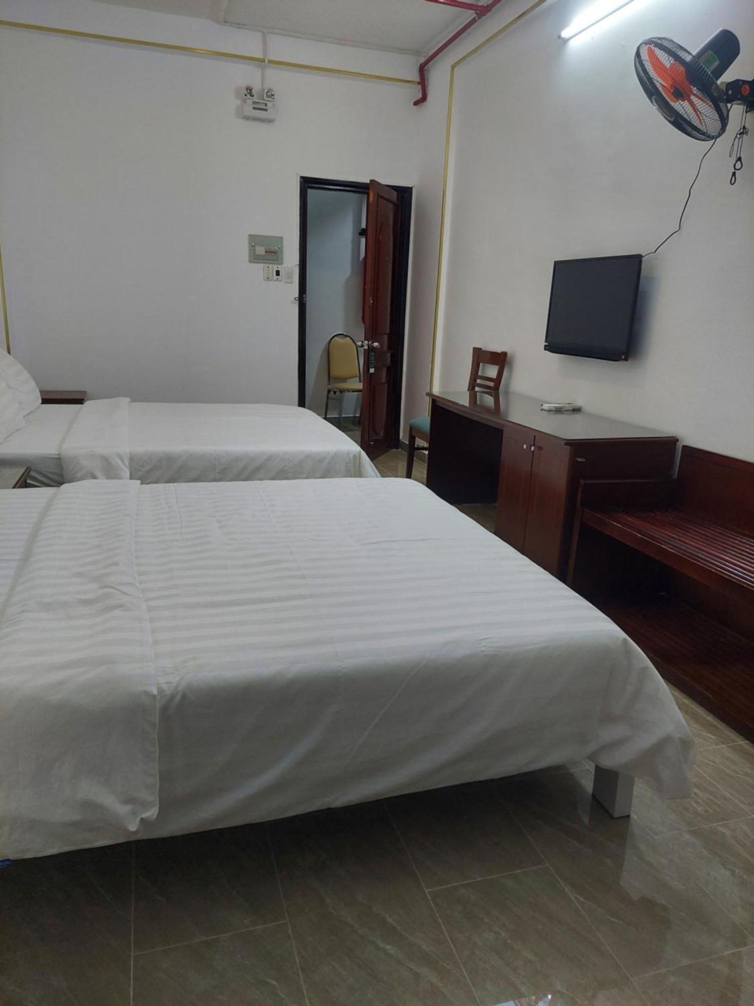 Khach San Trung Mai Hotel Ho Chi Minh City Exterior photo