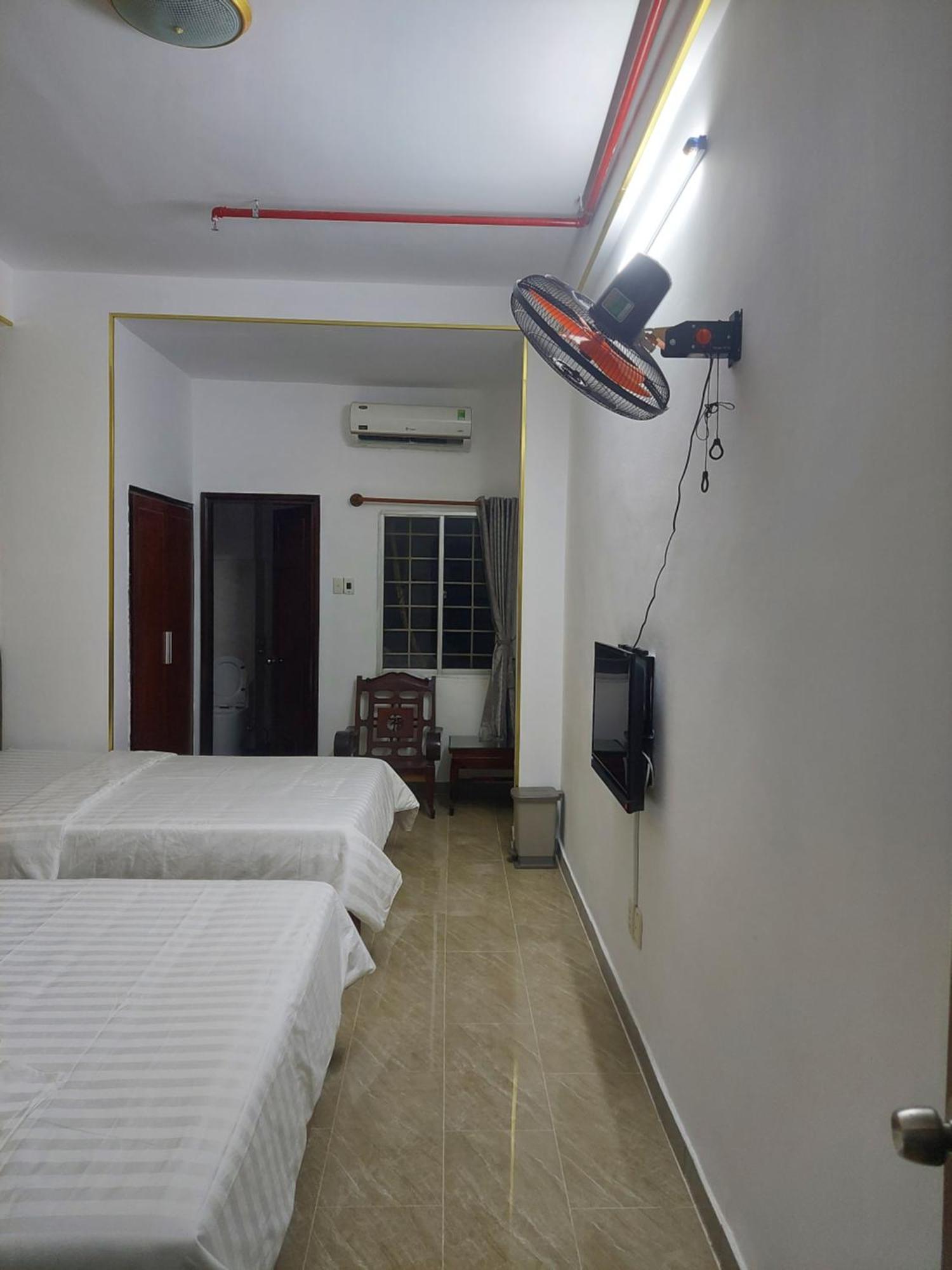 Khach San Trung Mai Hotel Ho Chi Minh City Exterior photo