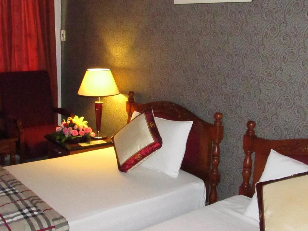 Khach San Trung Mai Hotel Ho Chi Minh City Exterior photo