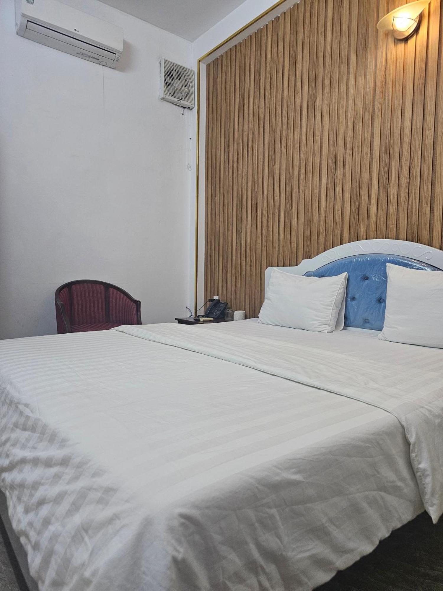 Khach San Trung Mai Hotel Ho Chi Minh City Exterior photo