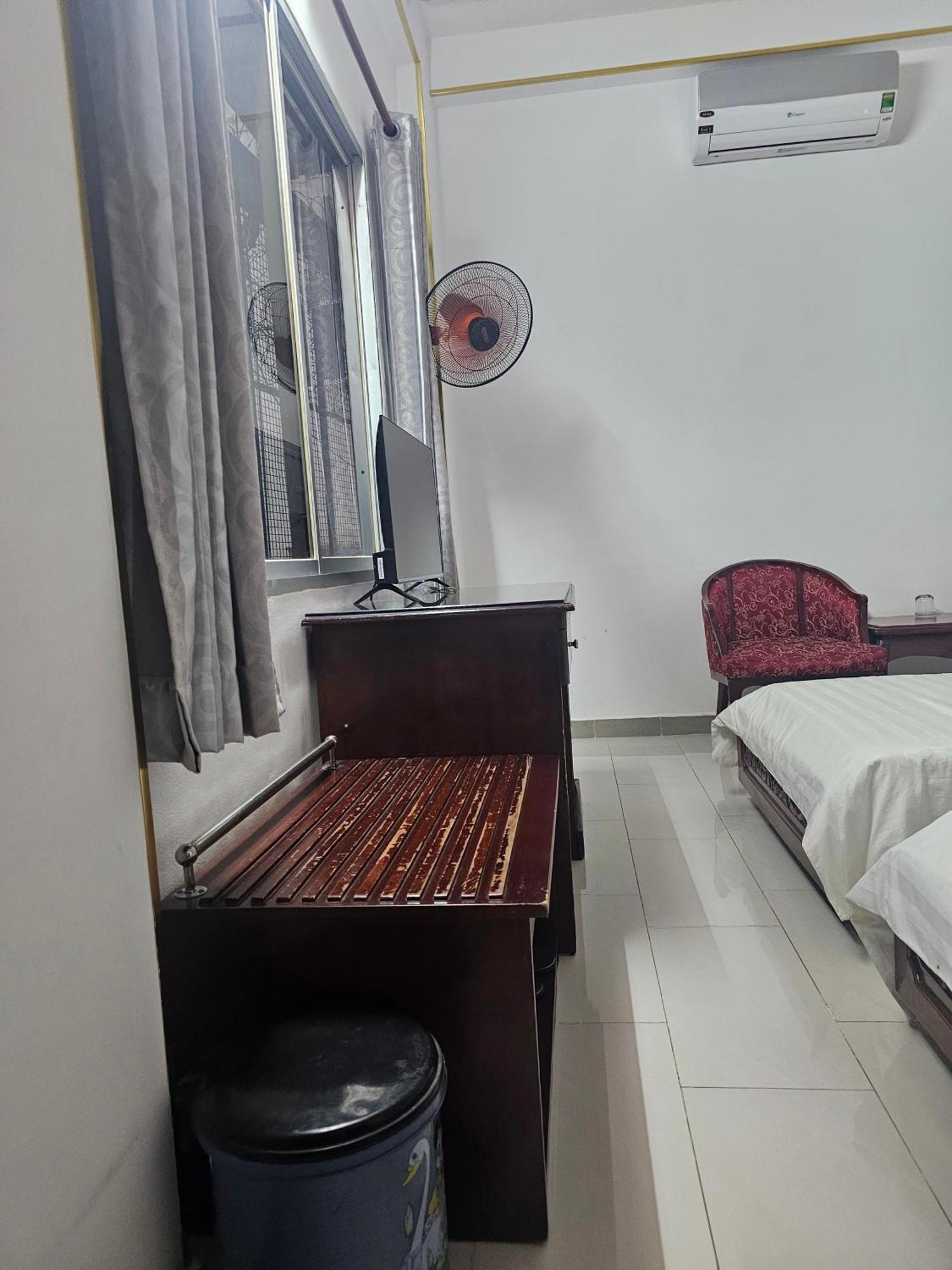 Khach San Trung Mai Hotel Ho Chi Minh City Exterior photo