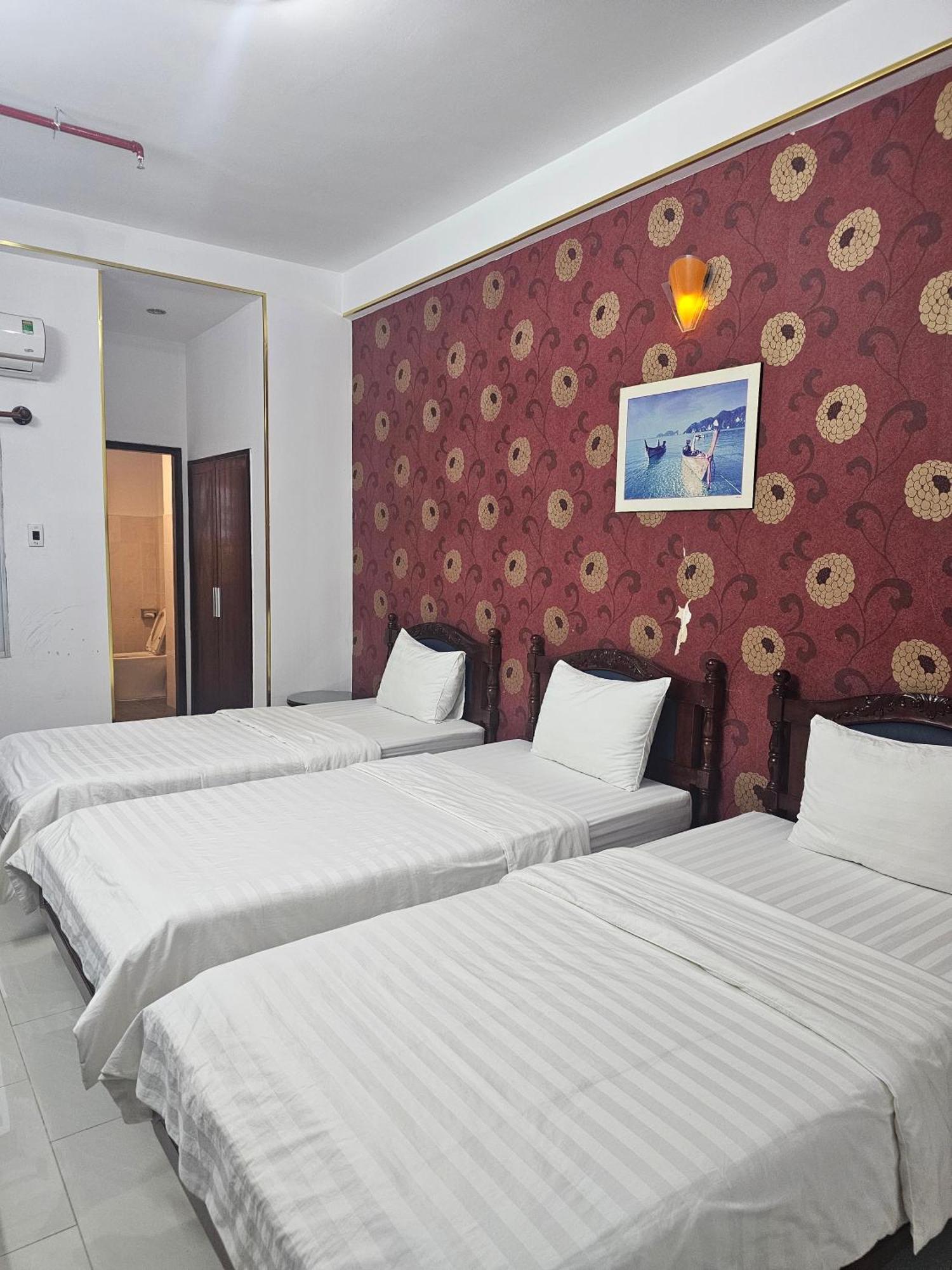 Khach San Trung Mai Hotel Ho Chi Minh City Exterior photo