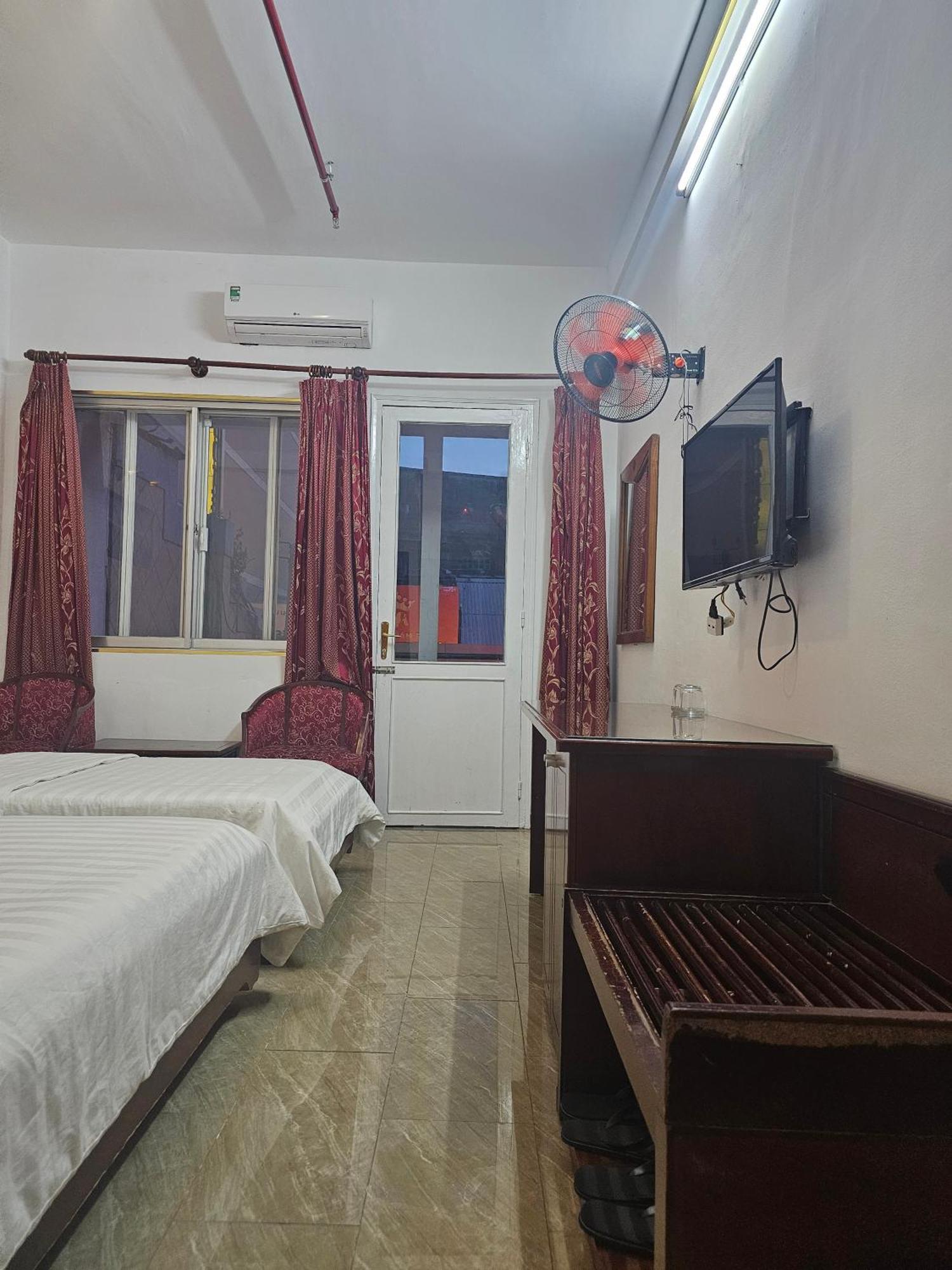 Khach San Trung Mai Hotel Ho Chi Minh City Exterior photo