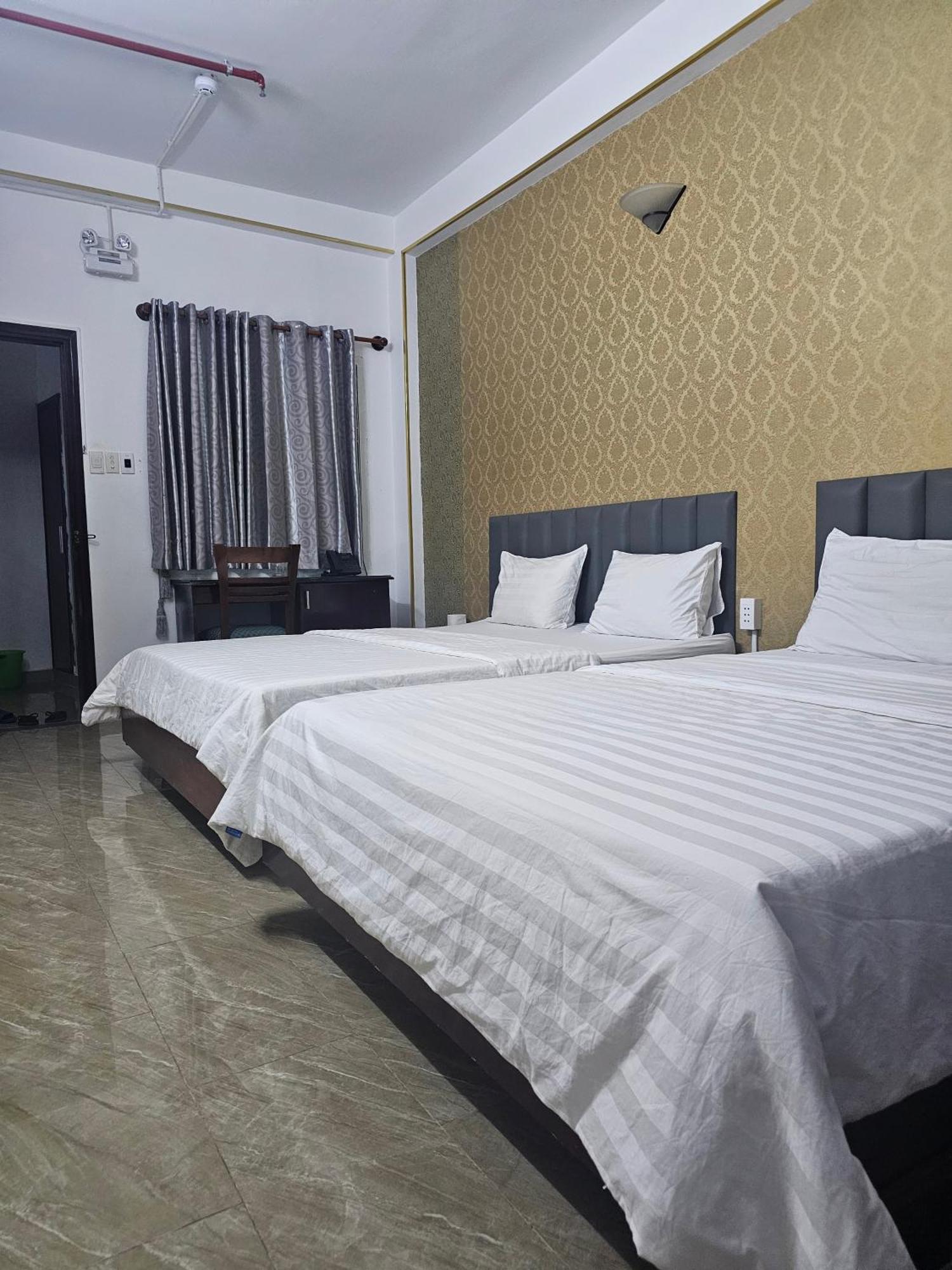 Khach San Trung Mai Hotel Ho Chi Minh City Exterior photo