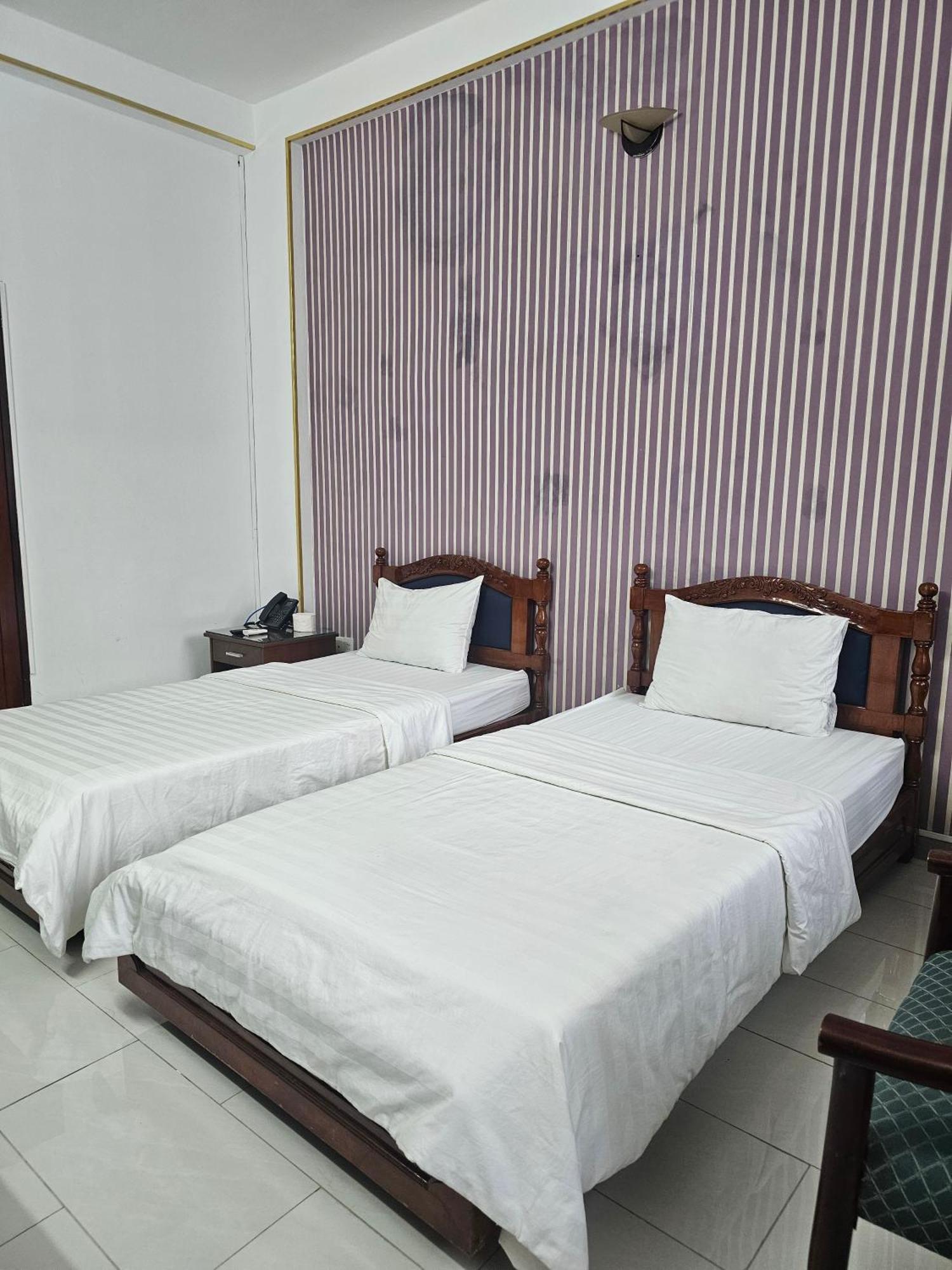 Khach San Trung Mai Hotel Ho Chi Minh City Exterior photo