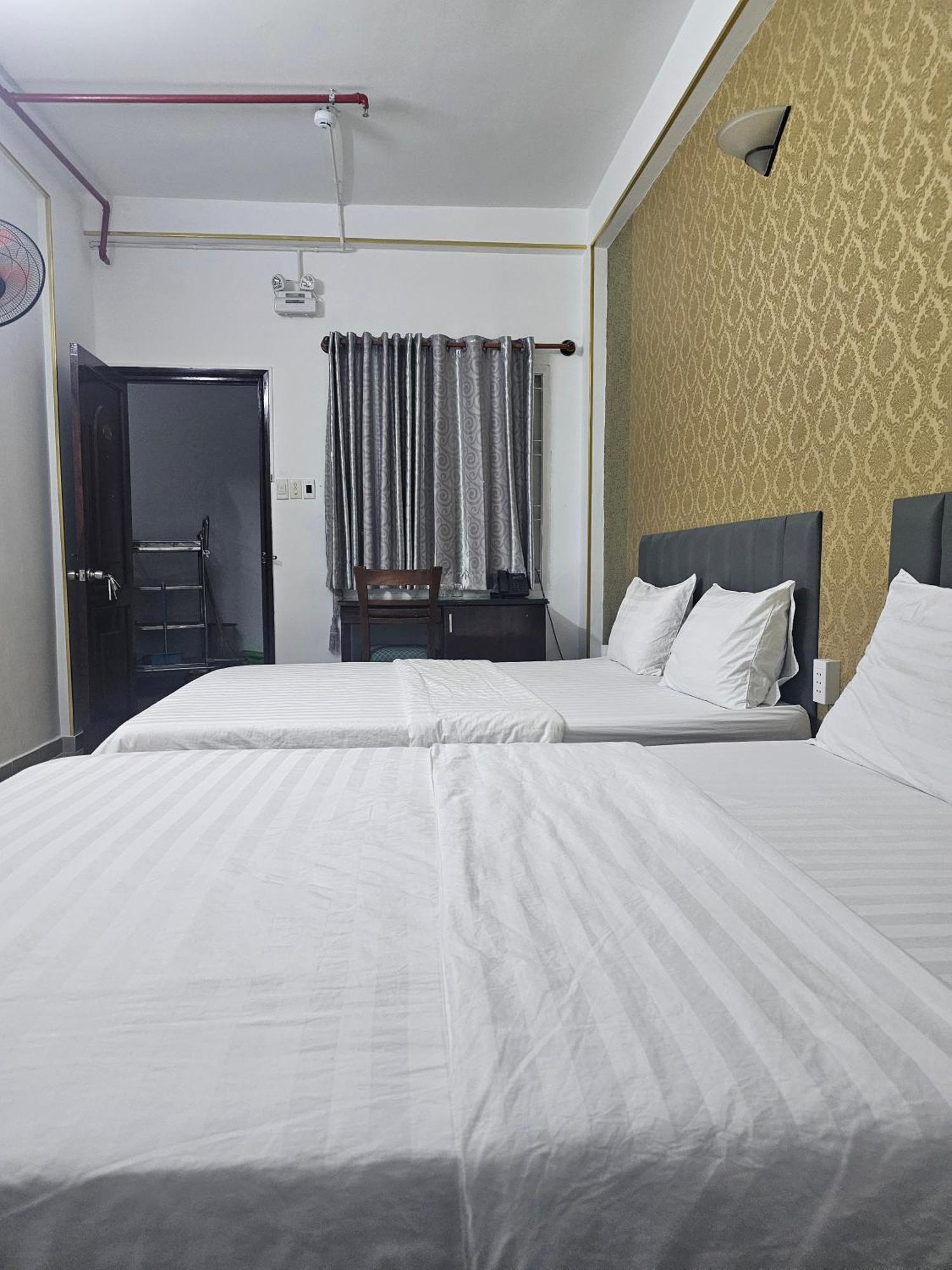Khach San Trung Mai Hotel Ho Chi Minh City Exterior photo