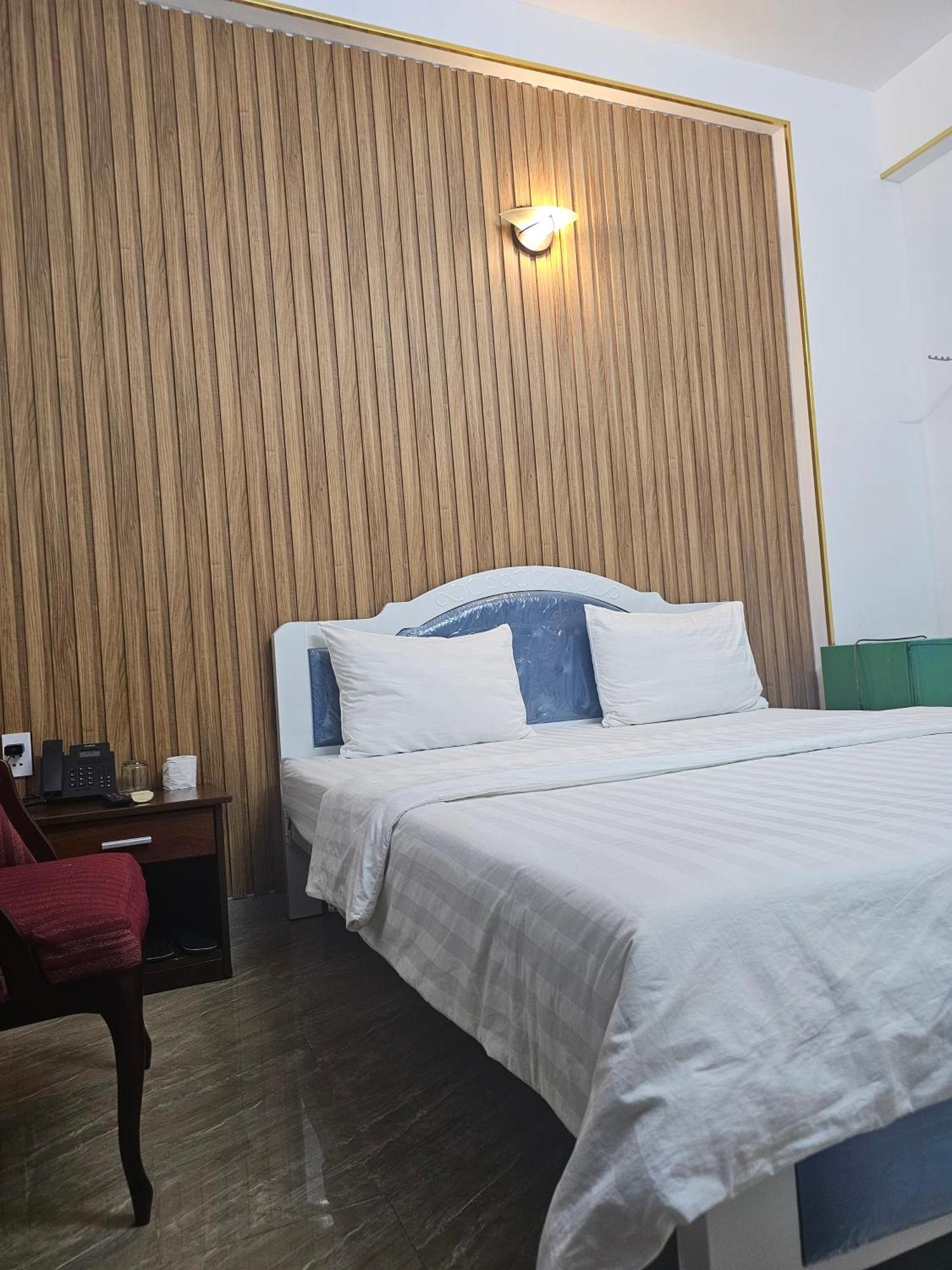 Khach San Trung Mai Hotel Ho Chi Minh City Exterior photo