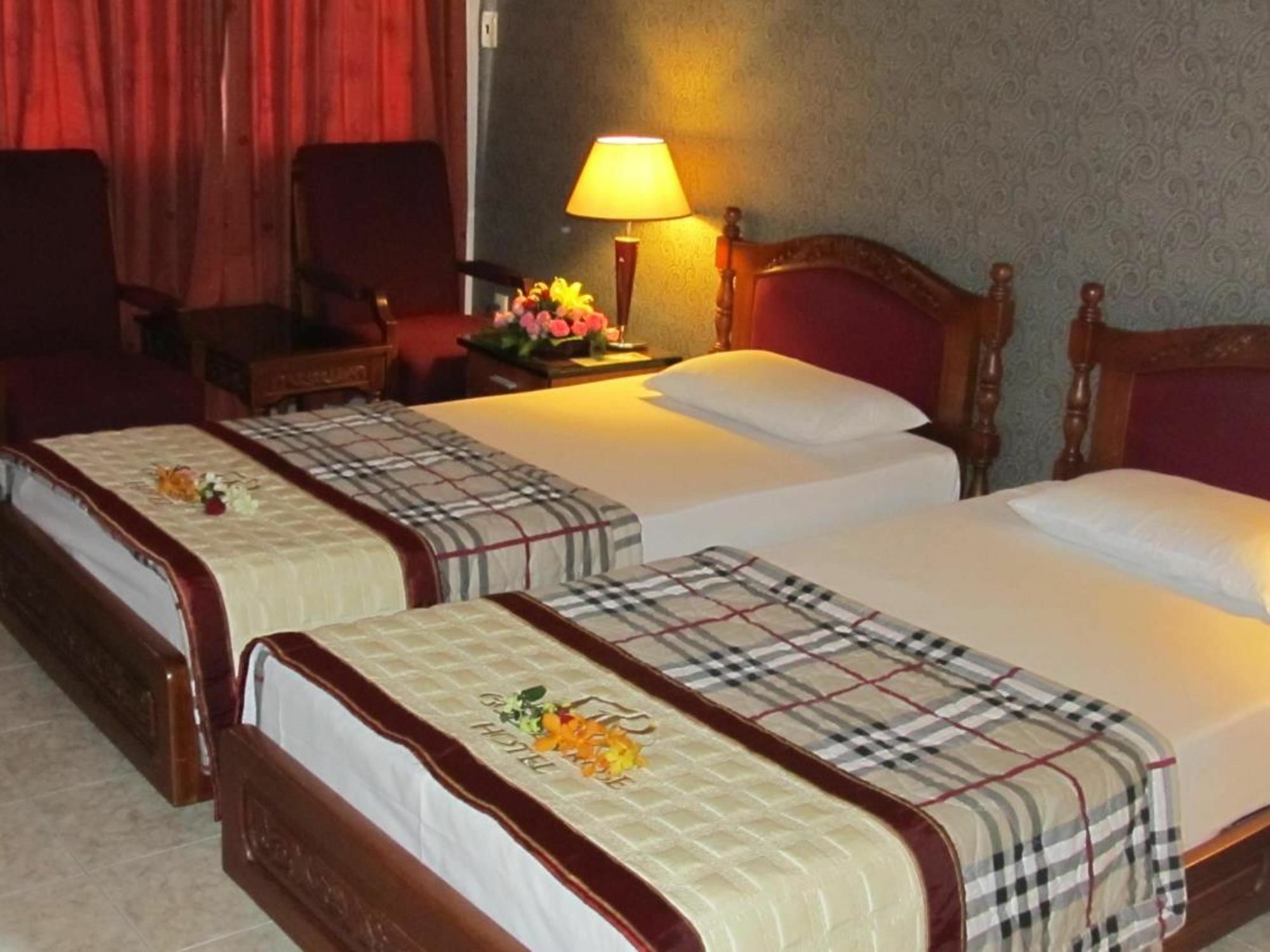 Khach San Trung Mai Hotel Ho Chi Minh City Exterior photo